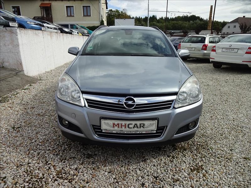 Opel Astra 1,6i 85kW - fotka 2 z 41