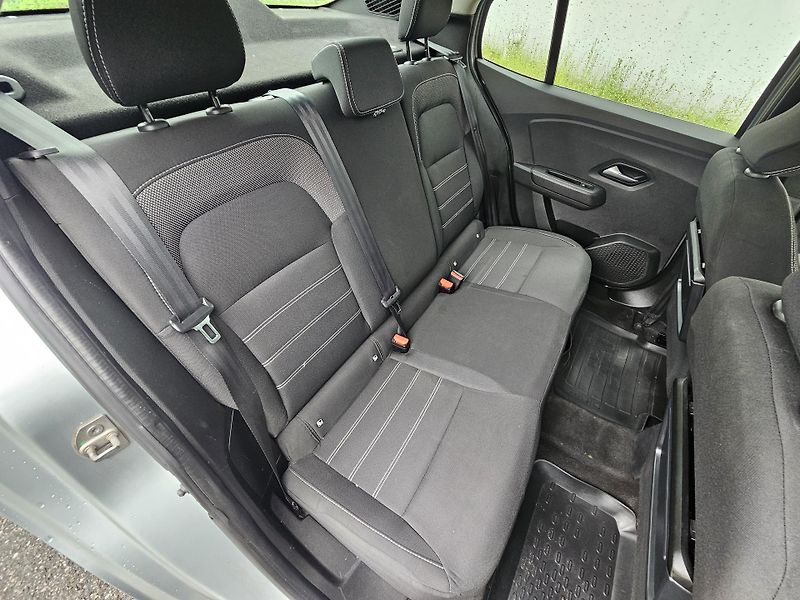 Dacia Logan (2022) 1.0i - fotka 17 z 18