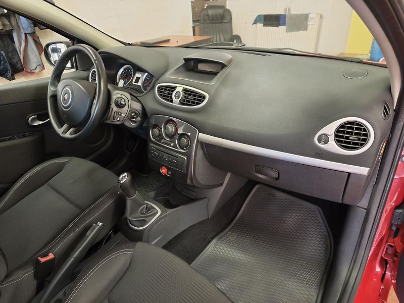 Renault Clio (2012) 1,2 16V 55kW - fotka 21 z 28