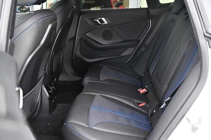 BMW Řada 2 218d M-SPORT 1M ČR ACC - fotka 17 z 45