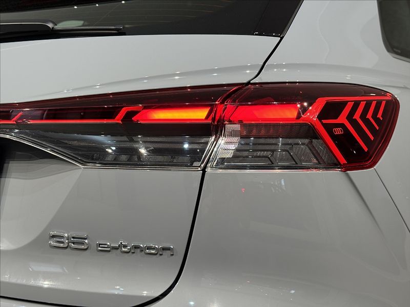 Audi Q4 e-tron 35 125kW LED Kessy PDC - fotka 12 z 45