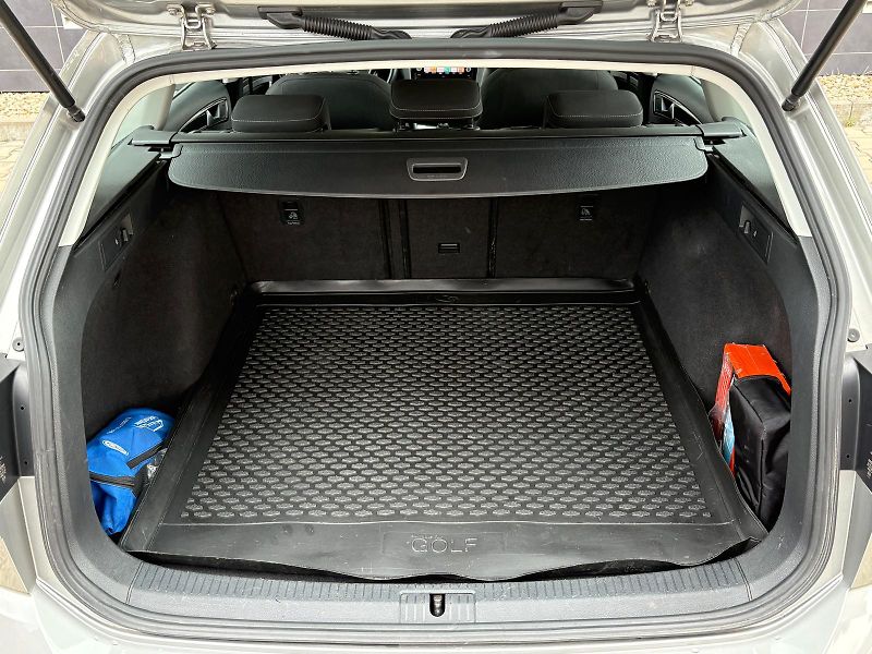 Volkswagen Golf Variant 1.4TGI 81 kW Highline ČR,1.MAJ - fotka 43 z 50