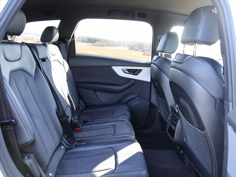 Audi Q7 3,0 TDI quattro tiptronic S li - fotka 14 z 42