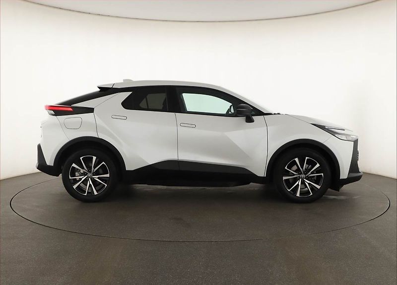 Toyota C-HR (2025) 2.0 Plug-in - fotka 6 z 24