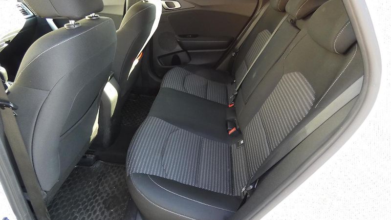 Kia Ceed 1.5 T-GDI TOP - fotka 20 z 23
