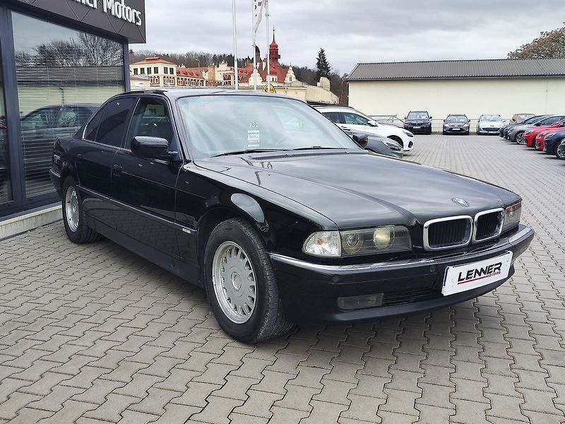 BMW Řada 7 728i/142kW E38 AT - fotka 3 z 25