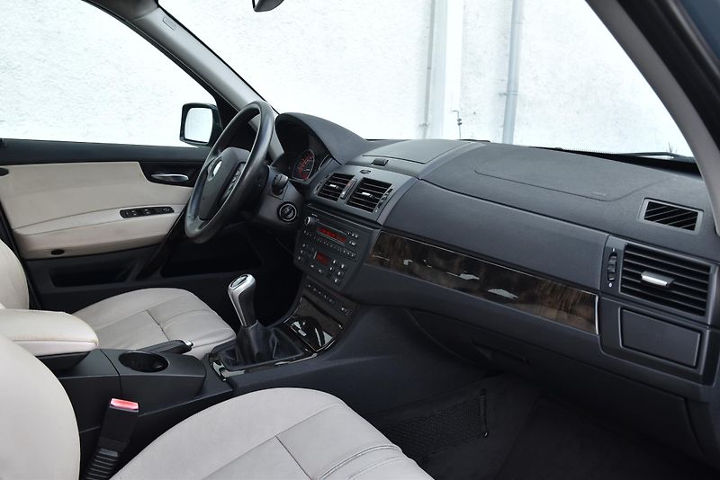 BMW X3 xDrive20d LCi,KŮŽE,VÝHŘEV,TEMP - fotka 34 z 40
