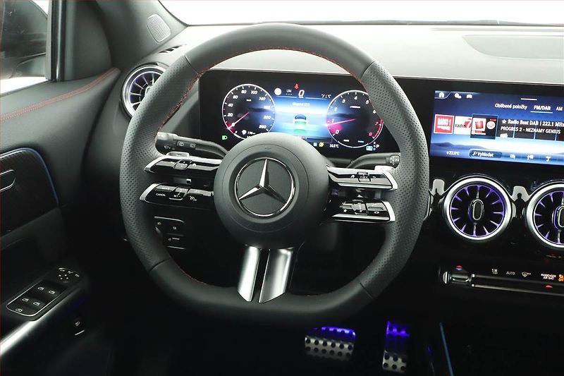 Mercedes-Benz GLA (2025) 220 4MATIC - fotka 23 z 26