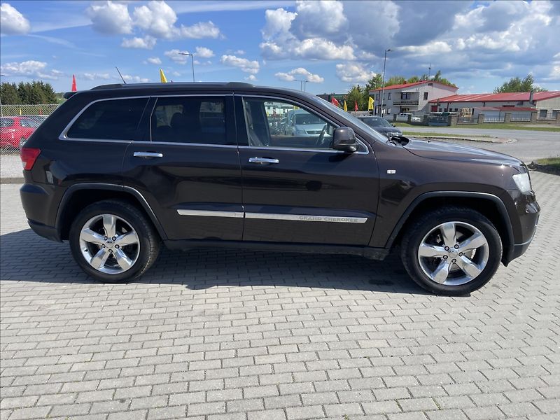 Jeep Grand Cherokee 3,0 CRDi 177kw Overland Pano T - fotka 34 z 35