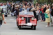 Na akci Jízda do vrchu a výstava historických vozidel se představilo na tři sta automobilů a motocyklů.