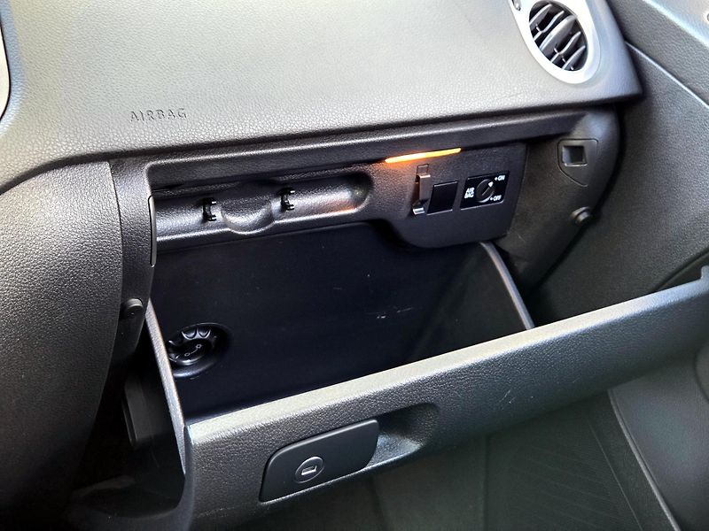 Volkswagen Tiguan 1,4TSI SPORT *SERV.KNÍŽKA*    - fotka 33 z 43