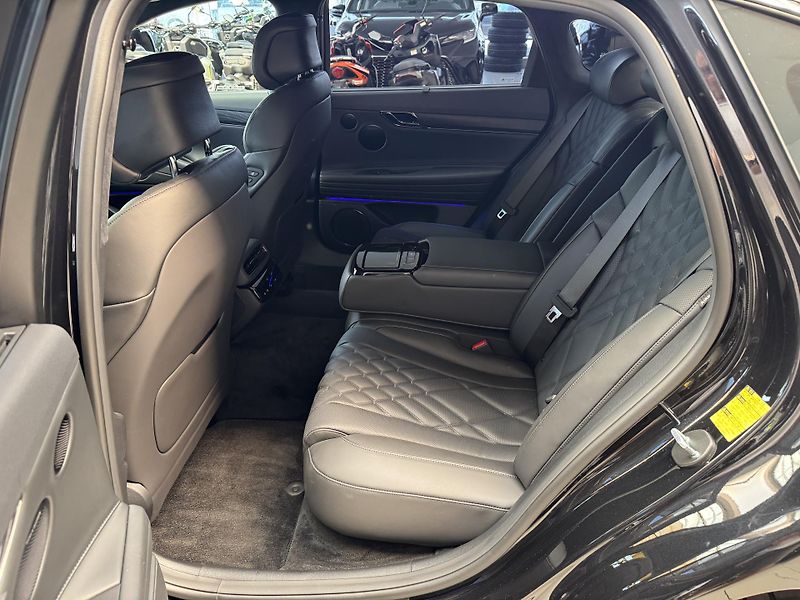 Genesis G80 (2026) 3,5 V6 Prestige Black - fotka 8 z 14