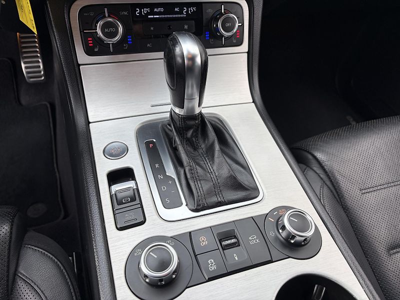 Volkswagen Touareg (2011) 180kW/PLNÝ SERVIS/N.ROZVODY/ - fotka 9 z 22