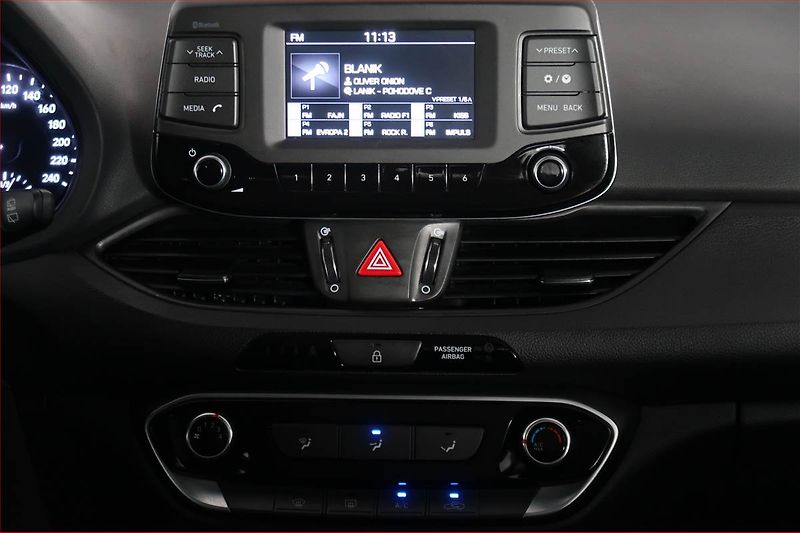 Hyundai i30 (2017) Trikolor 1.0 T-GDI, Serv.kniha - fotka 12 z 17