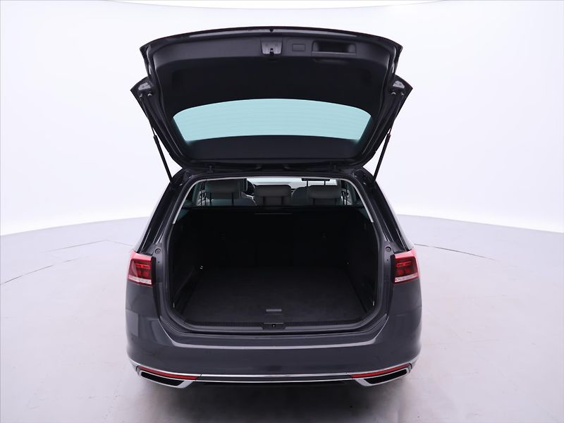 Volkswagen Passat 2,0 TDI CZ Elegance Kůže DPH - fotka 9 z 31
