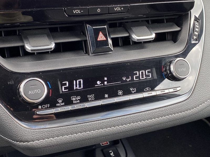 Toyota Corolla 1.8HEV, ČR-1m, Style, DPH - fotka 22 z 32