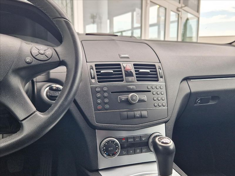 Mercedes-Benz Třídy C 2,2 CDI AVANTGARDE MAN TOPSTAV - fotka 23 z 36