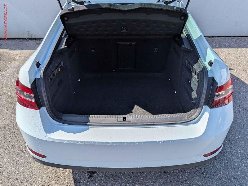 Škoda Superb (2016) 1.4TSi, Navi, bixen - fotka 7 z 16