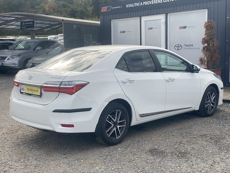 Toyota Corolla 1.6i, ČR, Executive, automat - fotka 7 z 19