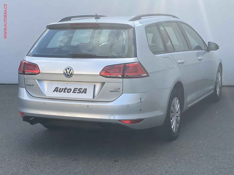 Volkswagen Golf (2014) 1.6TDi, AC, park.čidla - fotka 4 z 18