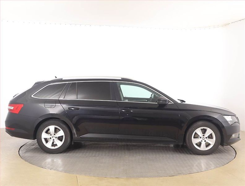 Škoda Superb (2016) 2.0 TDI, Automat, Navi - fotka 6 z 19