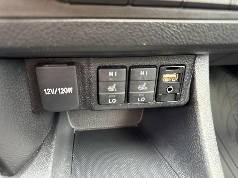 Toyota Auris 1.6i, kamera, tažné - fotka 16 z 17