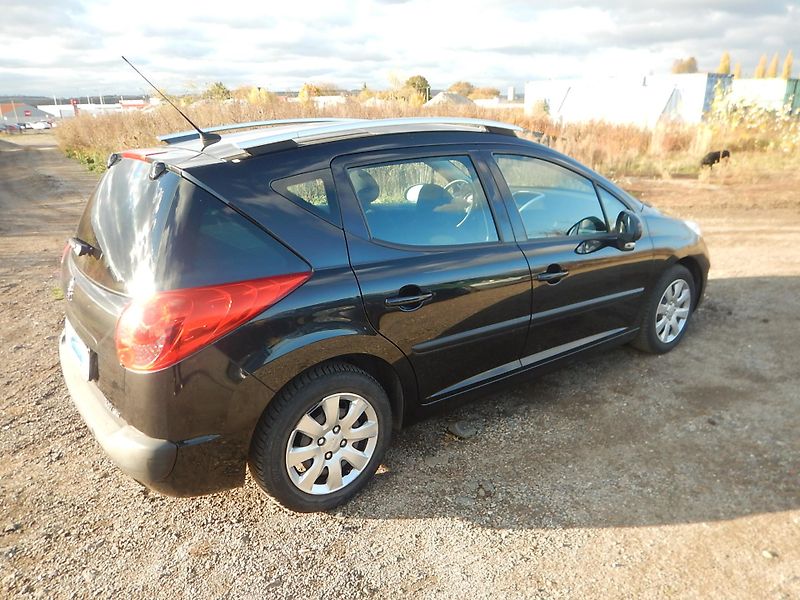 Peugeot 207 1.4 i 70 kw - fotka 6 z 13
