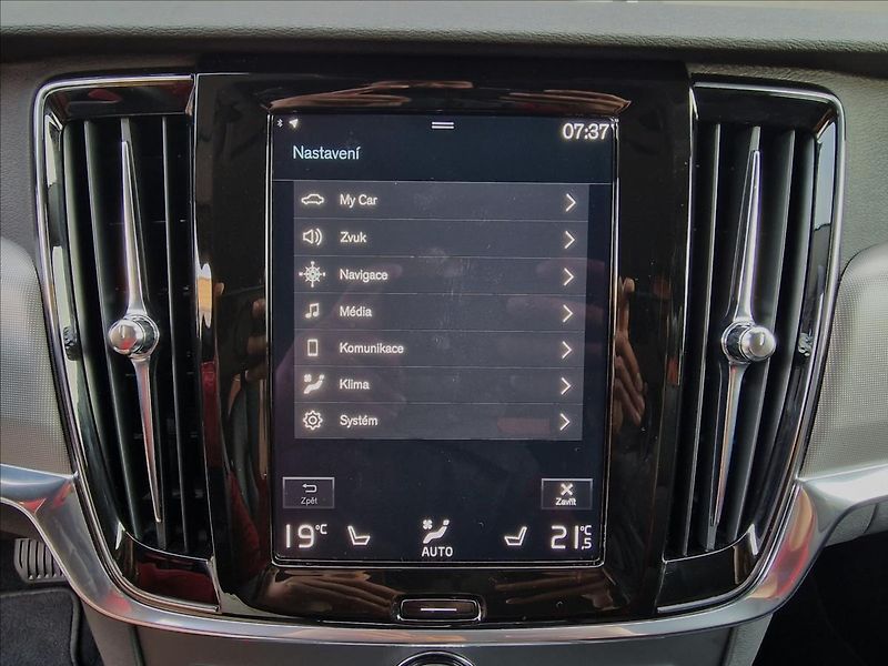 Volvo V90 B4 AWD Momentum Pro Auto,1Maj - fotka 32 z 50