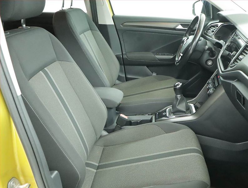 Volkswagen T-Roc (2019) Style 1.0 TSI, Navi, Tempomat - fotka 9 z 17