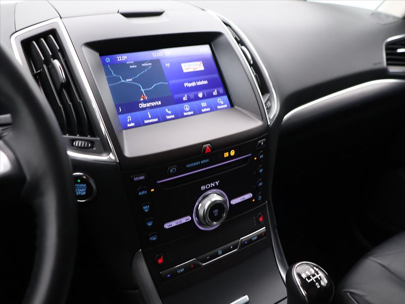 Ford S-MAX 2,0 TDCI 110kW Titanium Pano - fotka 18 z 30