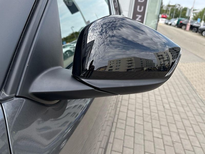 Citroën C4 (2023) Shine 1.2 PureTech 130 EAT8 - fotka 27 z 58
