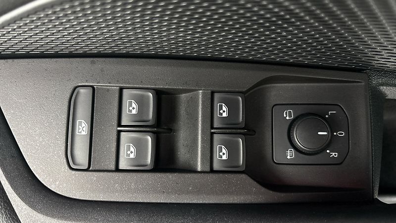 Škoda Octavia 2.0 TDI DSG Style Combi - fotka 21 z 25