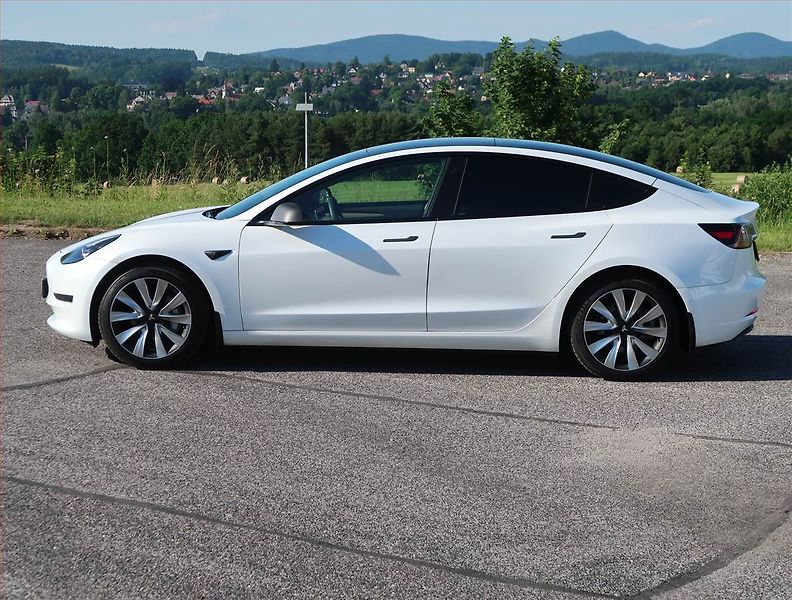 Tesla Model 3 (2021) Long Range 4WD 78kWh, SoH 90% - fotka 3 z 16