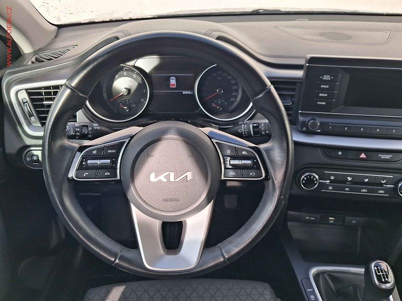 Kia Ceed (2022) 1.5 T-GDi, ČR, AC, park - fotka 11 z 16