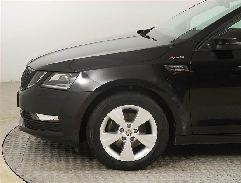 Škoda Octavia (2019) 1.5 TSI, Serv.kniha, Tempomat - fotka 14 z 21