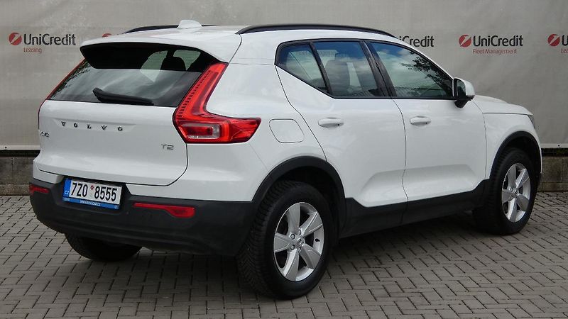 Volvo XC40 T2 FWD Momentum Core - fotka 3 z 21