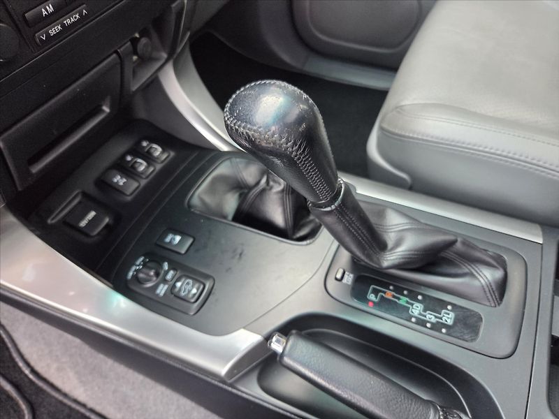 Toyota Land Cruiser 3,0 D-4D 127kW 8-míst ČR 1.maj - fotka 20 z 44