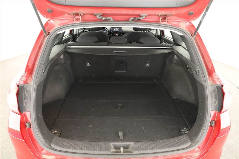 Hyundai i30 (2018) 1.4 T-GDI, ČR,1.maj - fotka 13 z 14