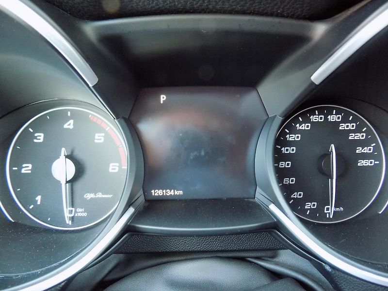 Alfa Romeo Stelvio 2,2 JTD 140 KW Q4 - fotka 39 z 40