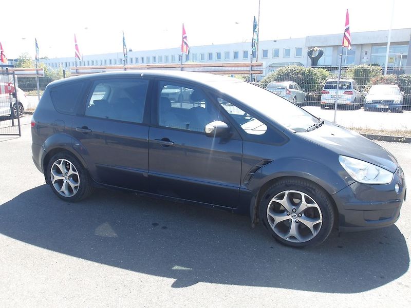 Ford S-MAX 2,0TDCi103kW ČR 1.MAJ.!!! - fotka 8 z 27