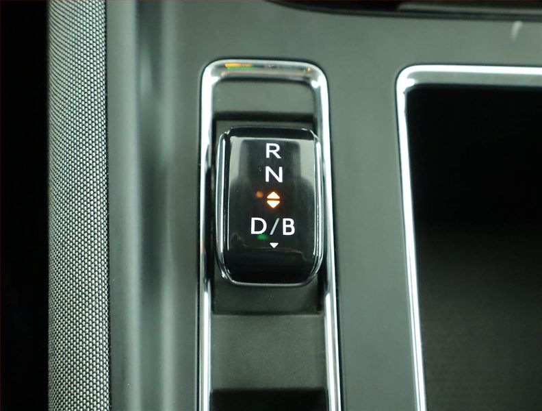 Škoda Enyaq (2021) Suite iV 80 (82 kWh), SoH 93% - fotka 13 z 23