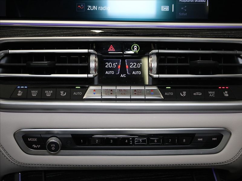 BMW X7 3,0 40xD M-paket B&W 6-míst ČR - fotka 24 z 51