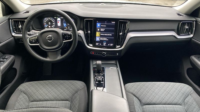 Volvo V60 Cross Country Pro, B4 AWD, 145 - fotka 10 z 28