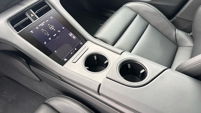 Porsche Taycan (2025) 4S Sport Tursimo 4S - fotka 23 z 30
