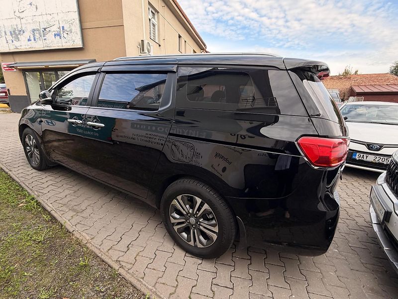 Kia Carnival 2.2-9 MÍST-AUTOMAT-PREMIUM - fotka 5 z 23