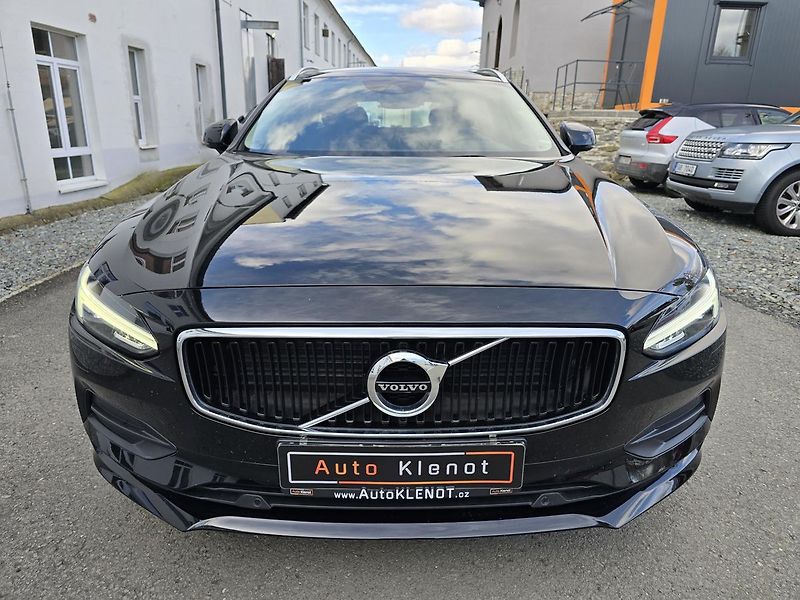 Volvo V90 D4 2,0 140kW 4x4 DPH MOMENTUM - fotka 3 z 45