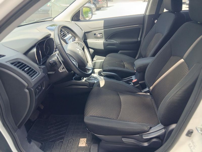 Mitsubishi ASX 2.3 Di-D AWD ČR 2.MAJ - fotka 10 z 33