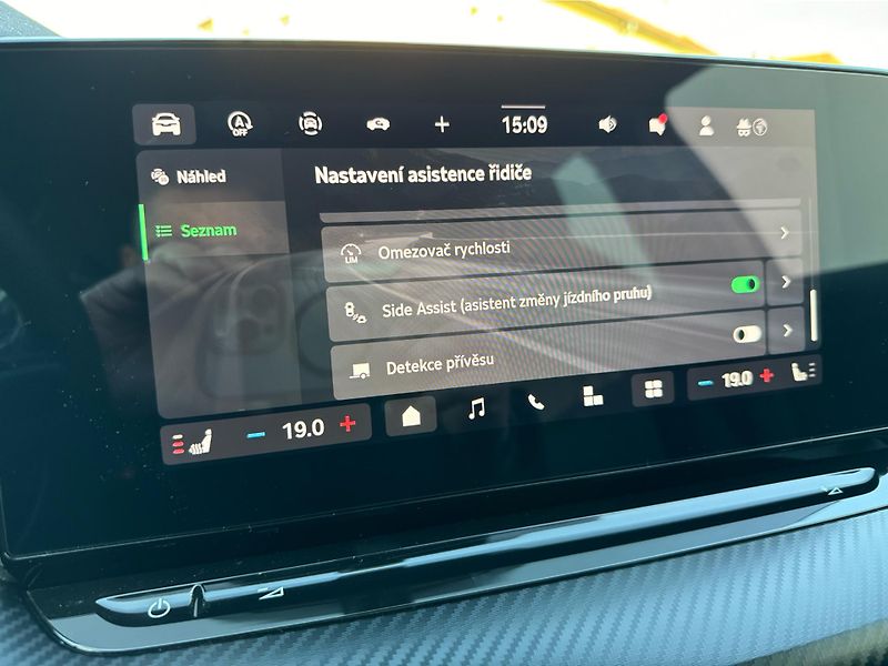 Škoda Octavia 2,0 TDI 110kW DSG SPORTLINE - fotka 23 z 23