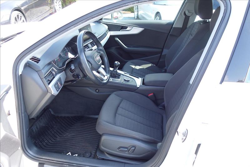 Audi A4 2,0 TDi, ČR, 1 MAJ., SERV. KN. - fotka 10 z 39