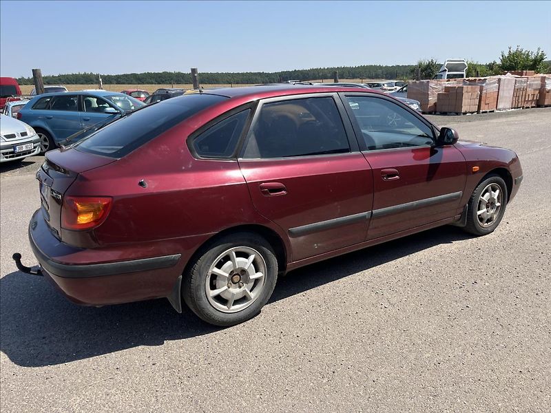 Hyundai Elantra 2,0 CRDi KLIMA TAŽNÉ STK 12/27 - fotka 5 z 29